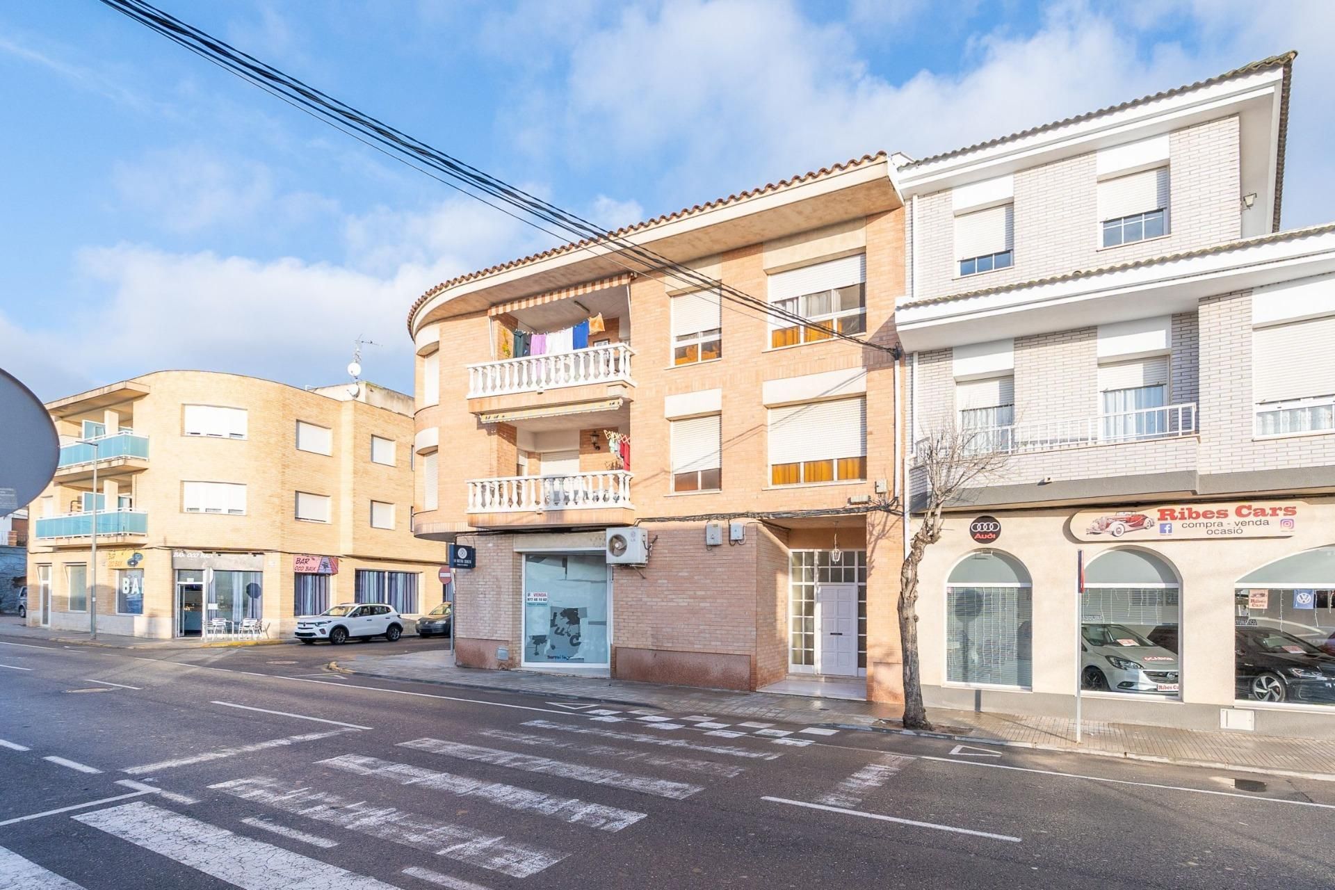 Außenansicht von Wohnung zum verkauf in Deltebre mit Klimaanlage, Abstellraum und Balkon