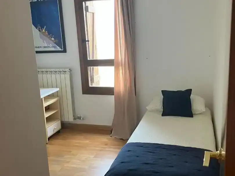 Schlafzimmer von Wohnung zur Miete in Benasque mit Abstellraum, Möbliert und Balkon