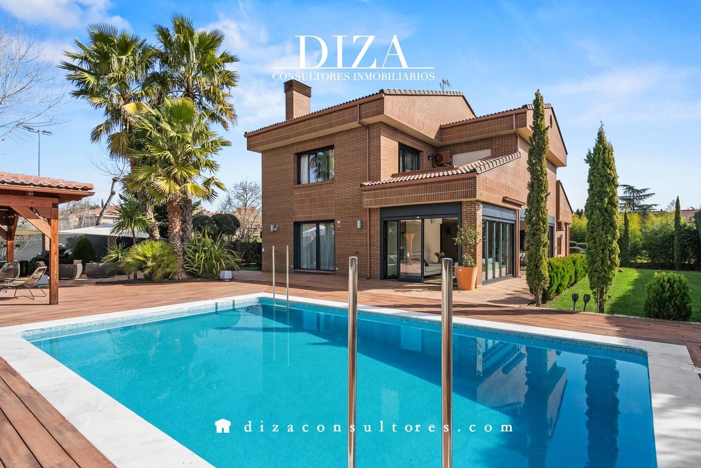 Vista exterior de Casa o chalet de alquiler en Las Rozas de Madrid con Aire acondicionado, Jardín privado y Terraza