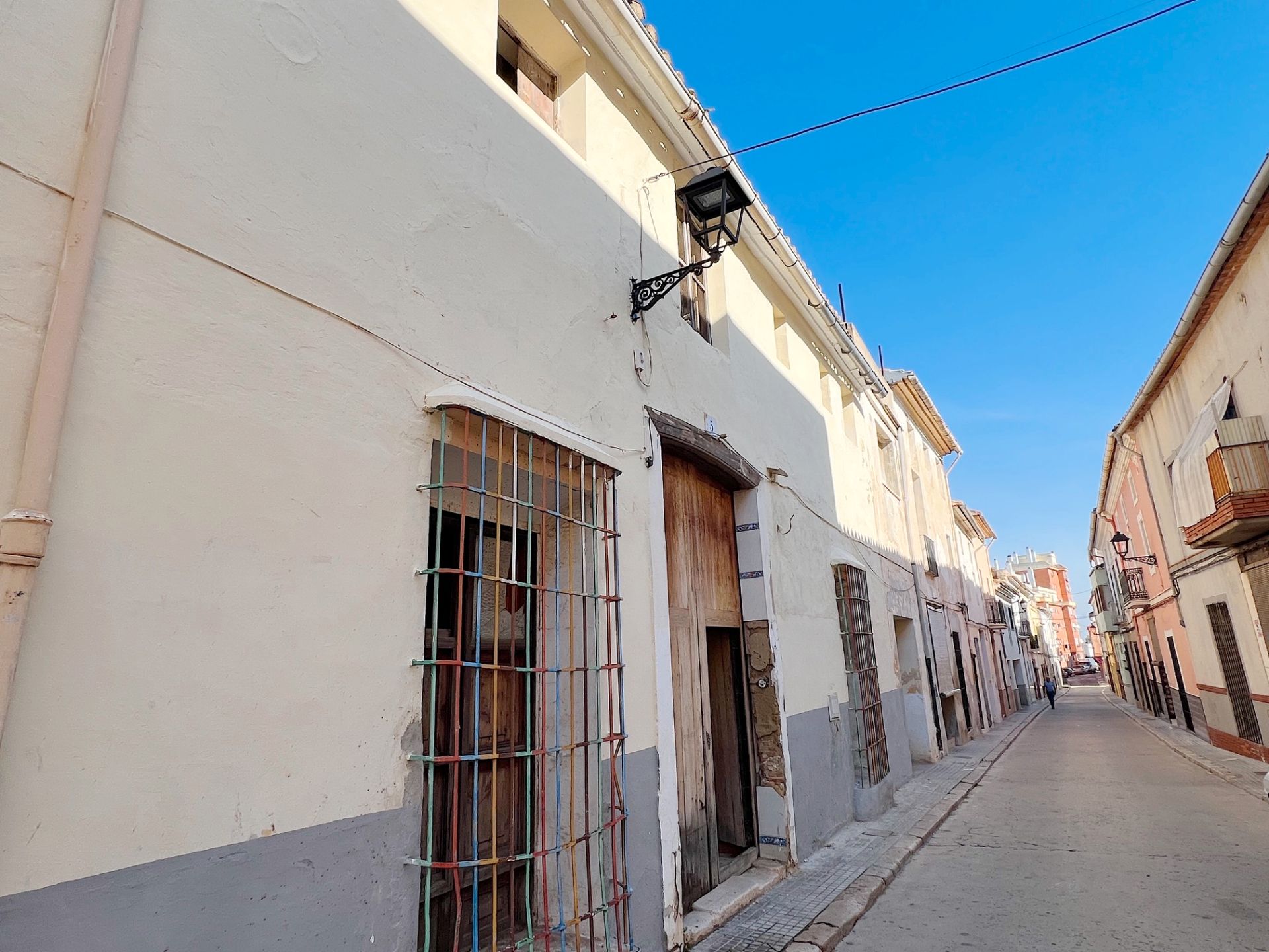 Vista exterior de Casa adosada en venda en Alberic amb Jardí privat