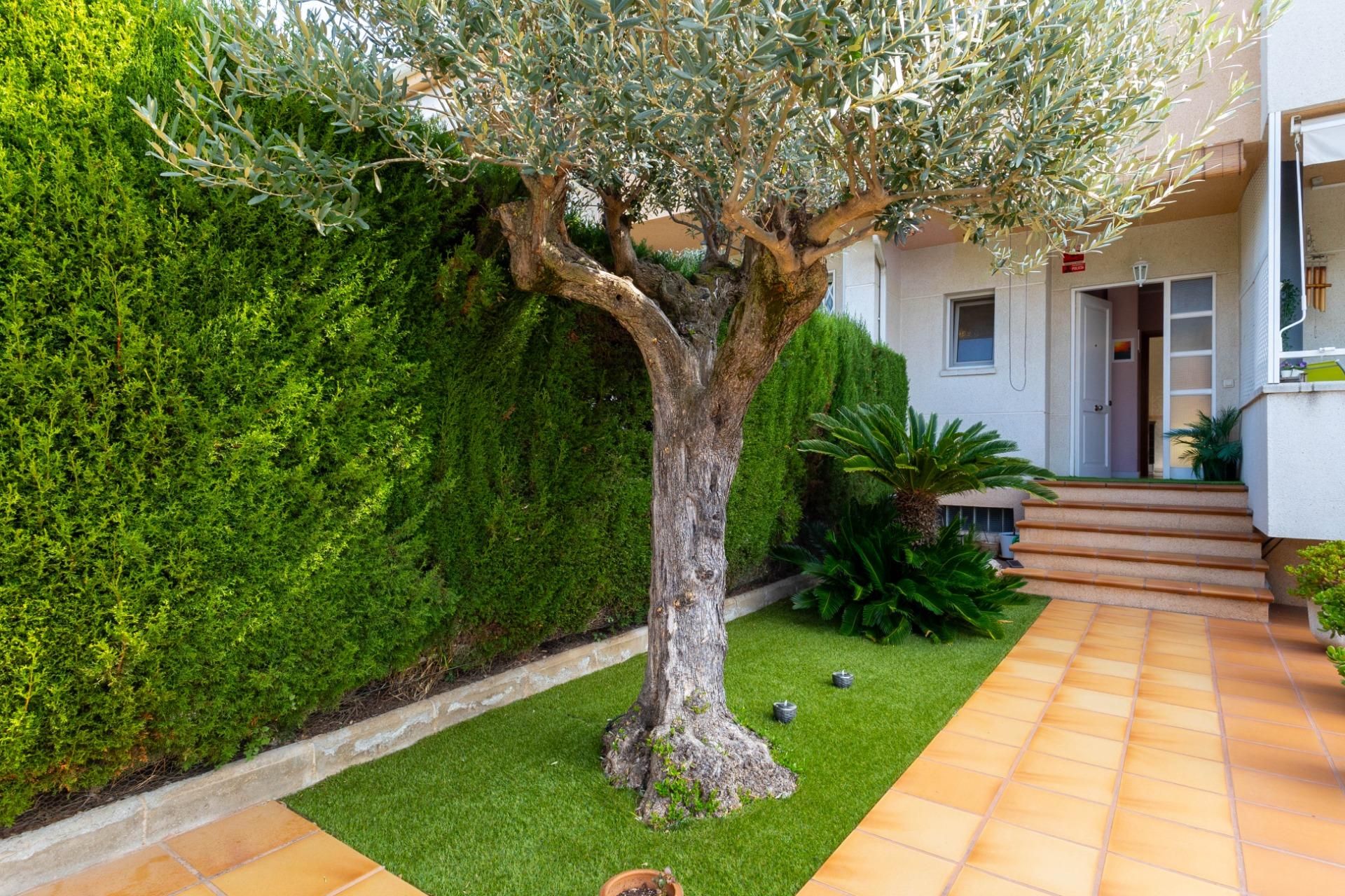 Garten von Einfamilien-Reihenhaus zum verkauf in Olesa de Montserrat mit Klimaanlage, Heizung und Privatgarten