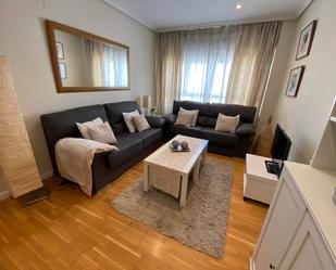 Sala d'estar de Pis de lloguer en  Albacete Capital amb Calefacció, Parquet i Moblat
