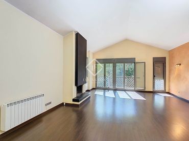 Pis amb balcó en venda a Arinsal - Erts