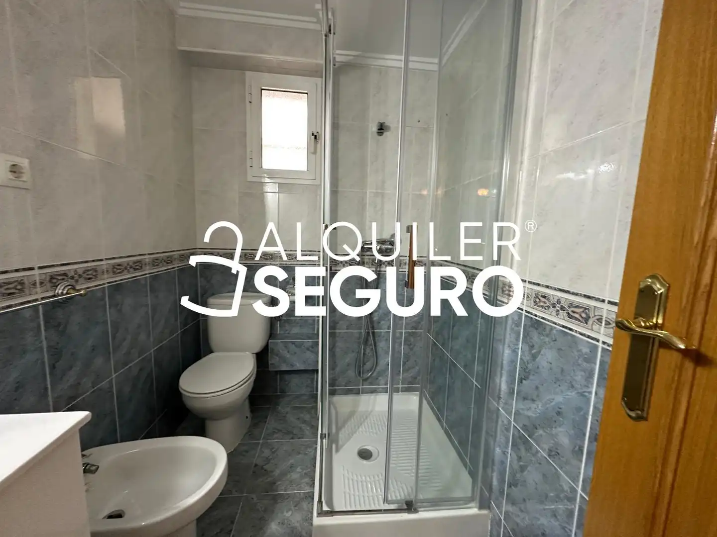 Bathroom of Flat for rent in Valencia  with Air Conditioner and Furnished