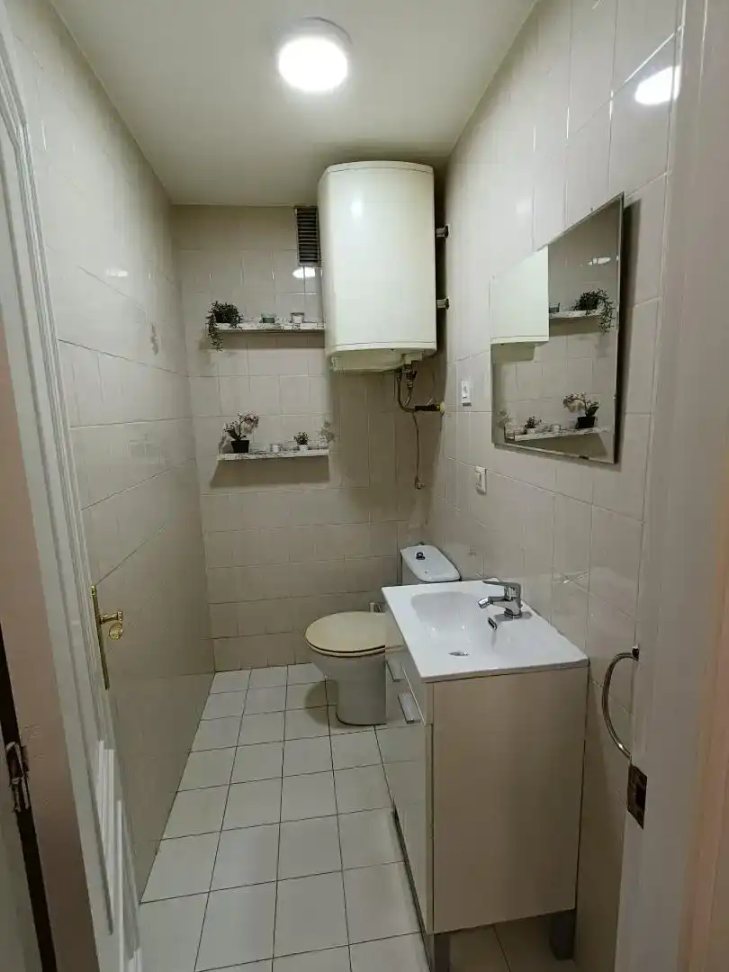 Badezimmer von Wohnung zur Miete in Mieres (Asturias) mit Balkon