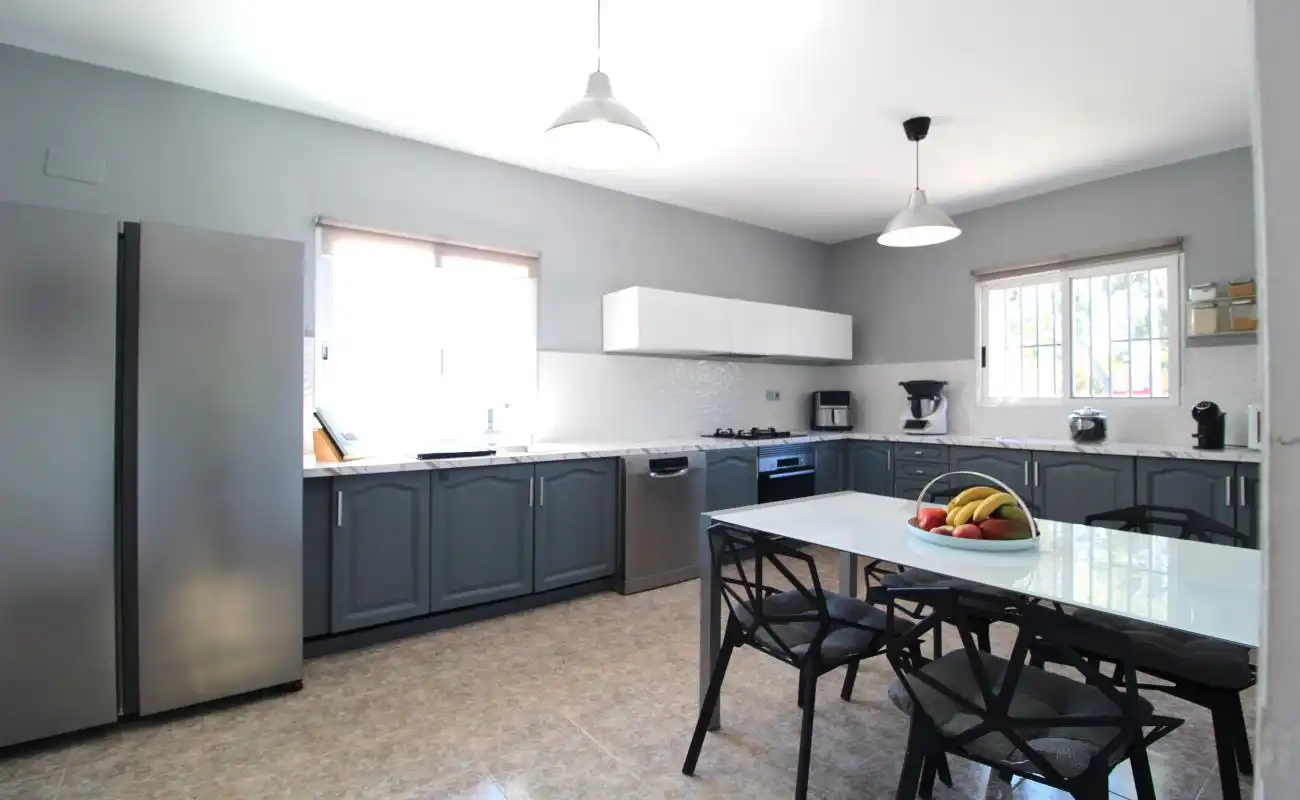 Cocina de Casa o chalet en venta en L'Eliana con Aire acondicionado, Calefacción y Jardín privado