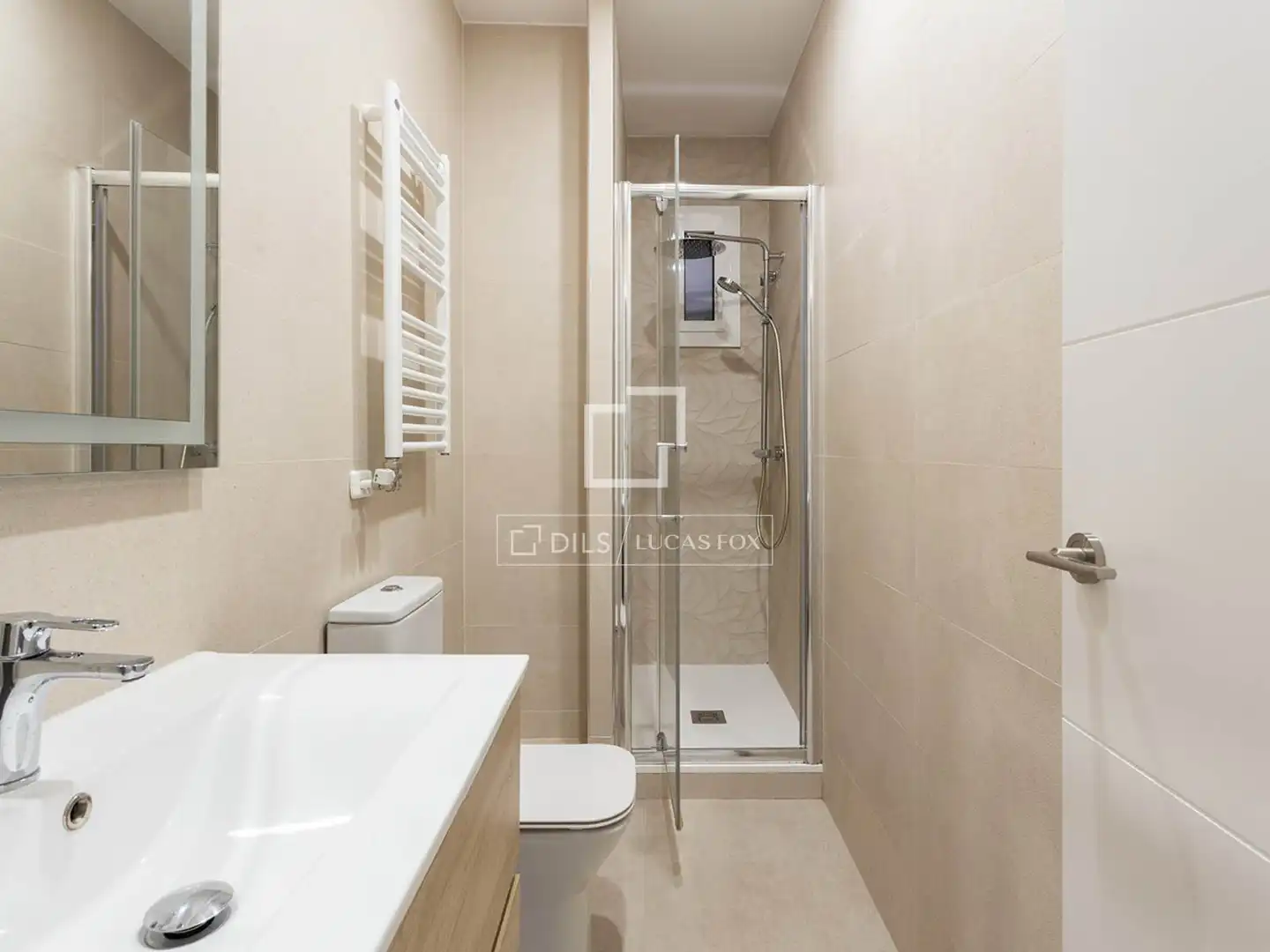 Badezimmer von Wohnung zum Verkauf in Barcelona mit Klimaanlage, Möbliert und Balkon