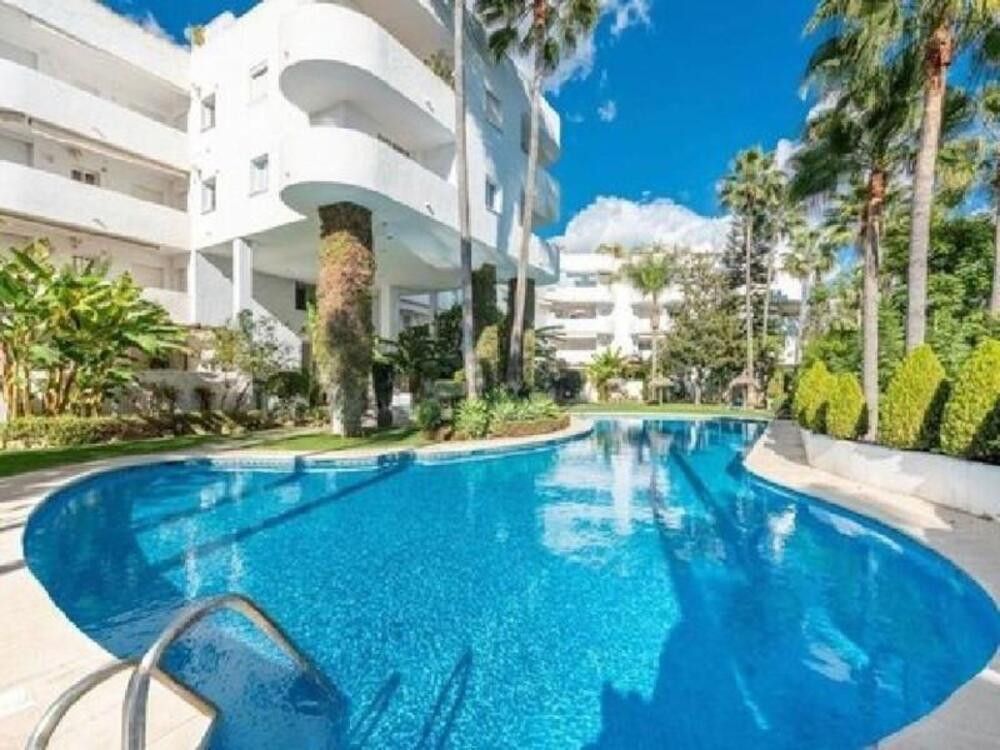 Vista exterior de Planta baixa de lloguer en Marbella amb Aire condicionat, Terrassa i Piscina