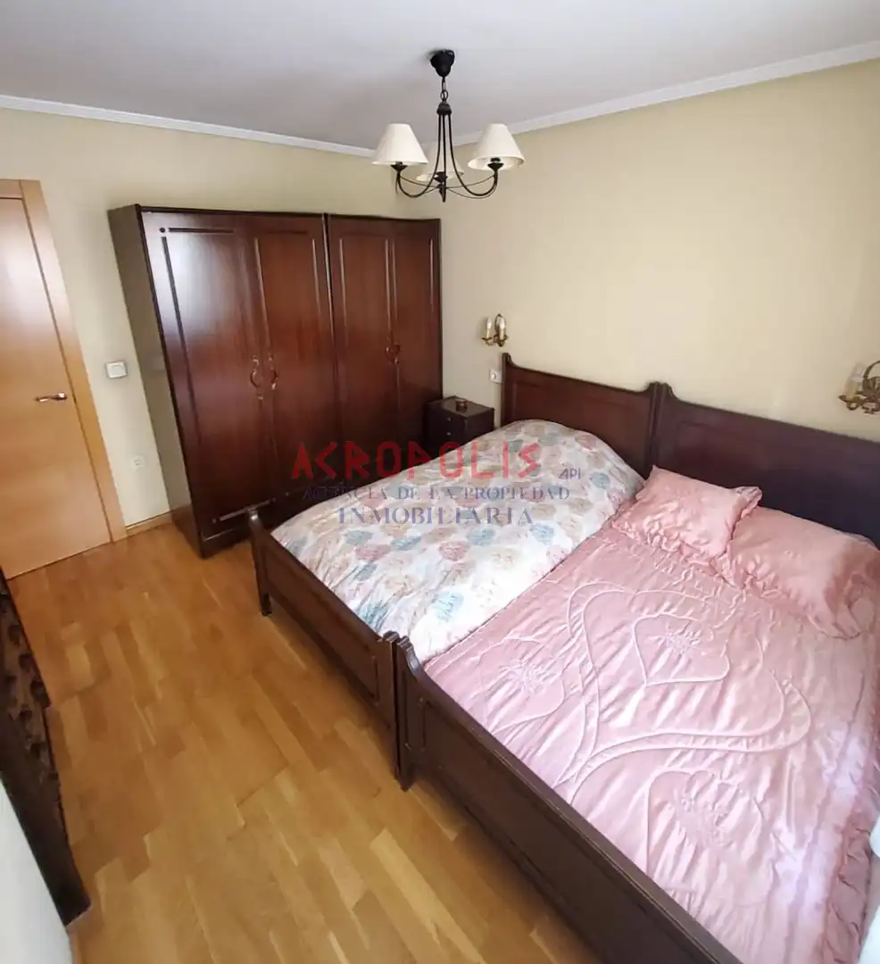 Dormitori de Apartament en venda en San Andrés del Rabanedo amb Calefacció, Terrassa i Traster