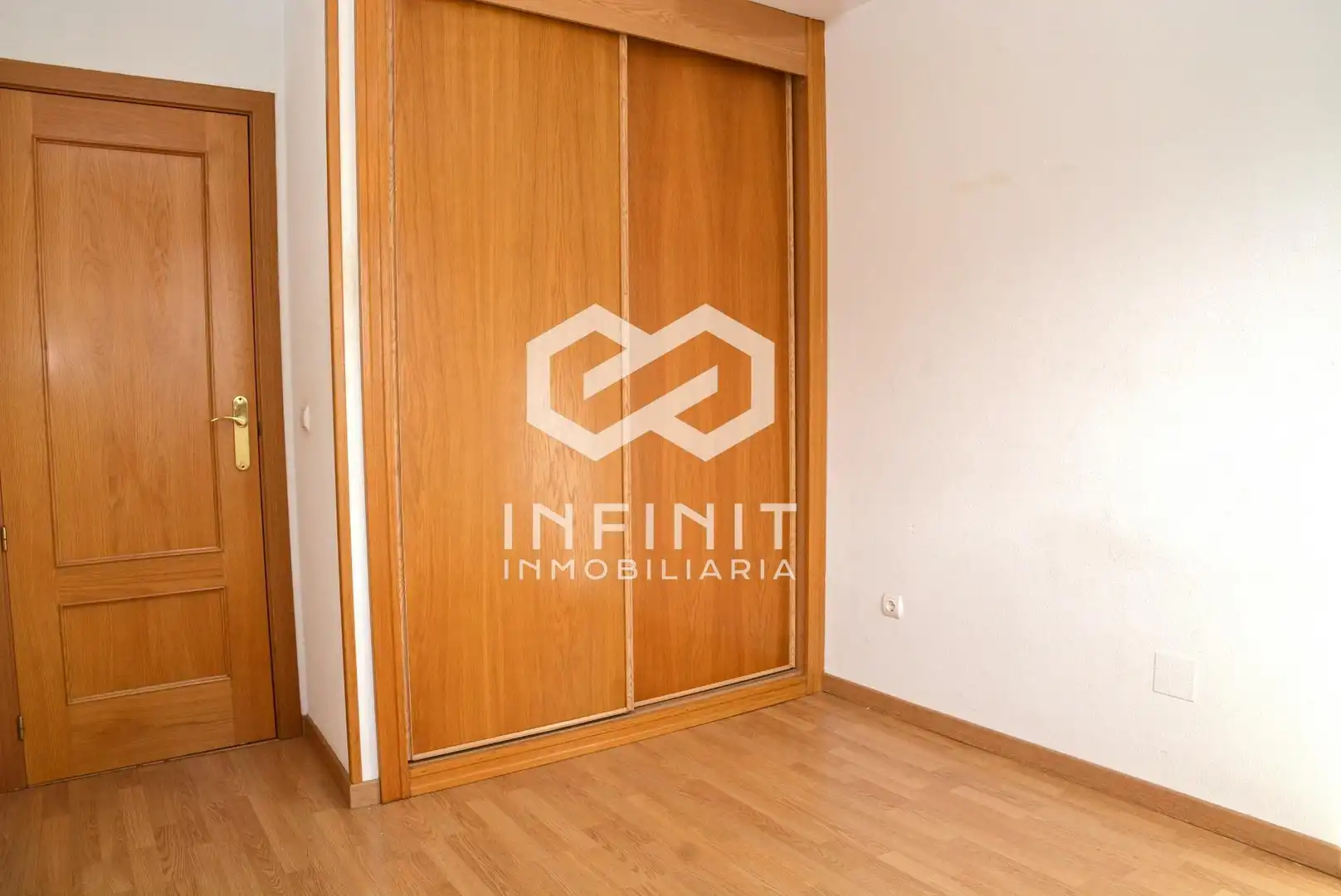 Habitación de Piso en venta en Guadalajara con Calefacción, Terraza y Trastero