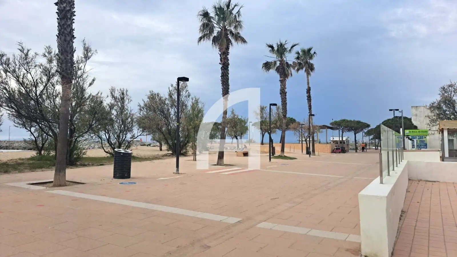 Local commercial à louer à de la Bocana 8 - Pg Maritim 95, imagen 2