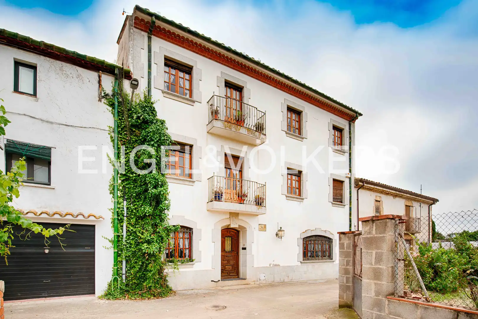 Vista exterior de Casa adosada en venta en Ordis con Calefacción, Jardín privado y Terraza