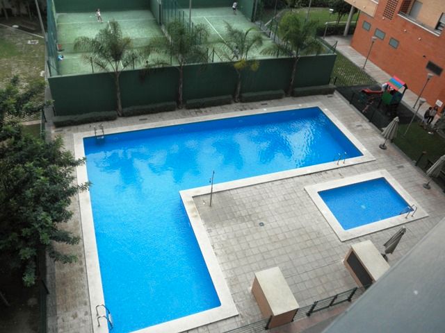 Swimming pool of Flat to rent in  Valencia Capital  with Air Conditioner, Terrace and Community pool