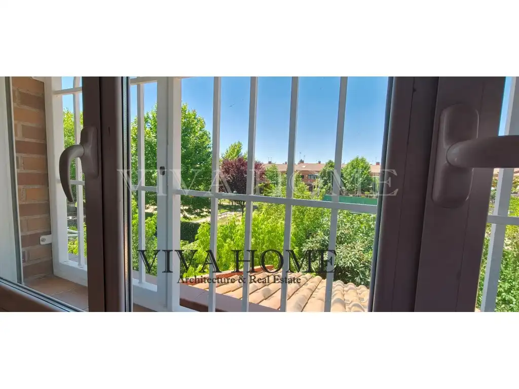 Exterior view of Houses for sale in Parla