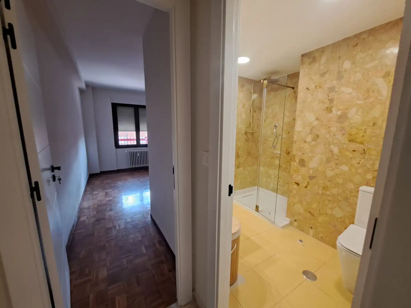 Baño de Piso de alquiler en León Capital  con Parquet, Horno y Lavadora