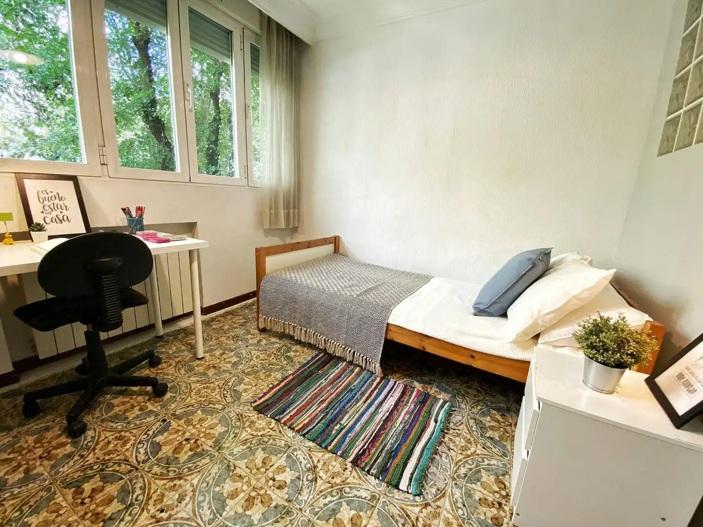 Habitación de Piso de alquiler en  Madrid Capital con Amueblado, Lavadora y TV