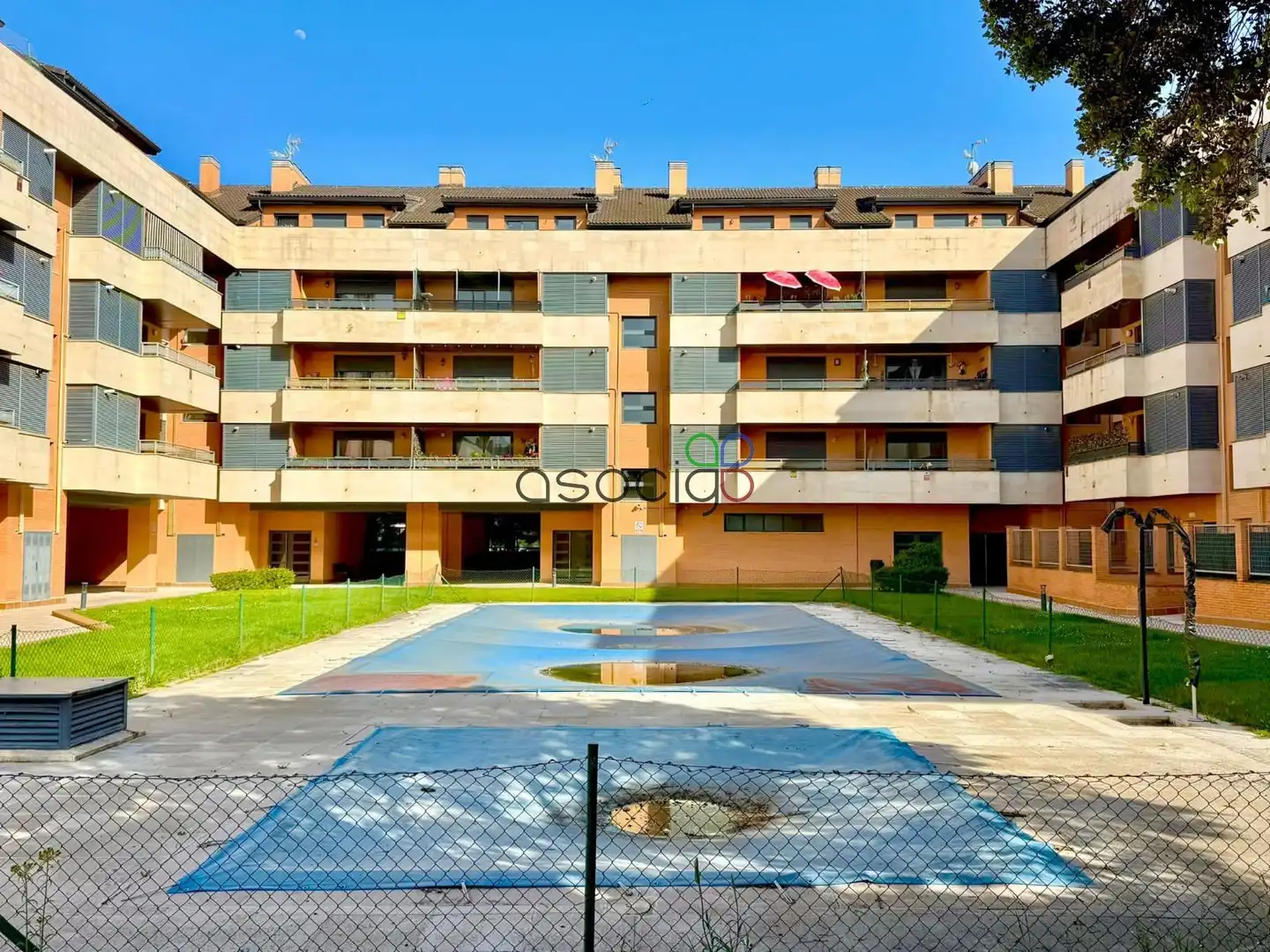 Vista exterior de Piso en venta en Yebes con Calefacción, Terraza y Trastero