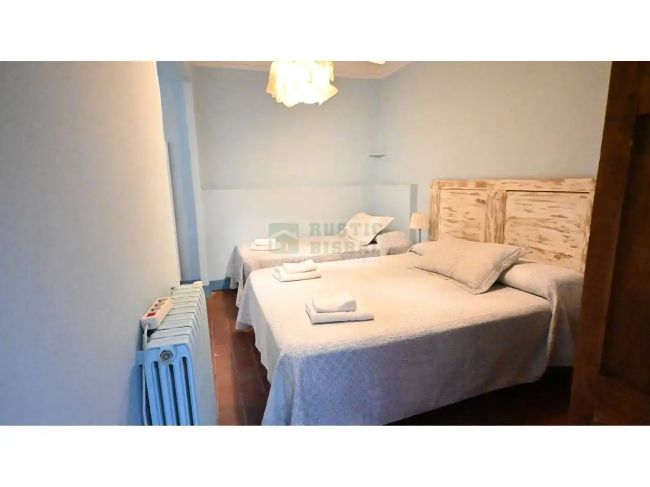 Schlafzimmer von Country house zur Miete in Vilademuls mit Klimaanlage, Heizung und Privatgarten