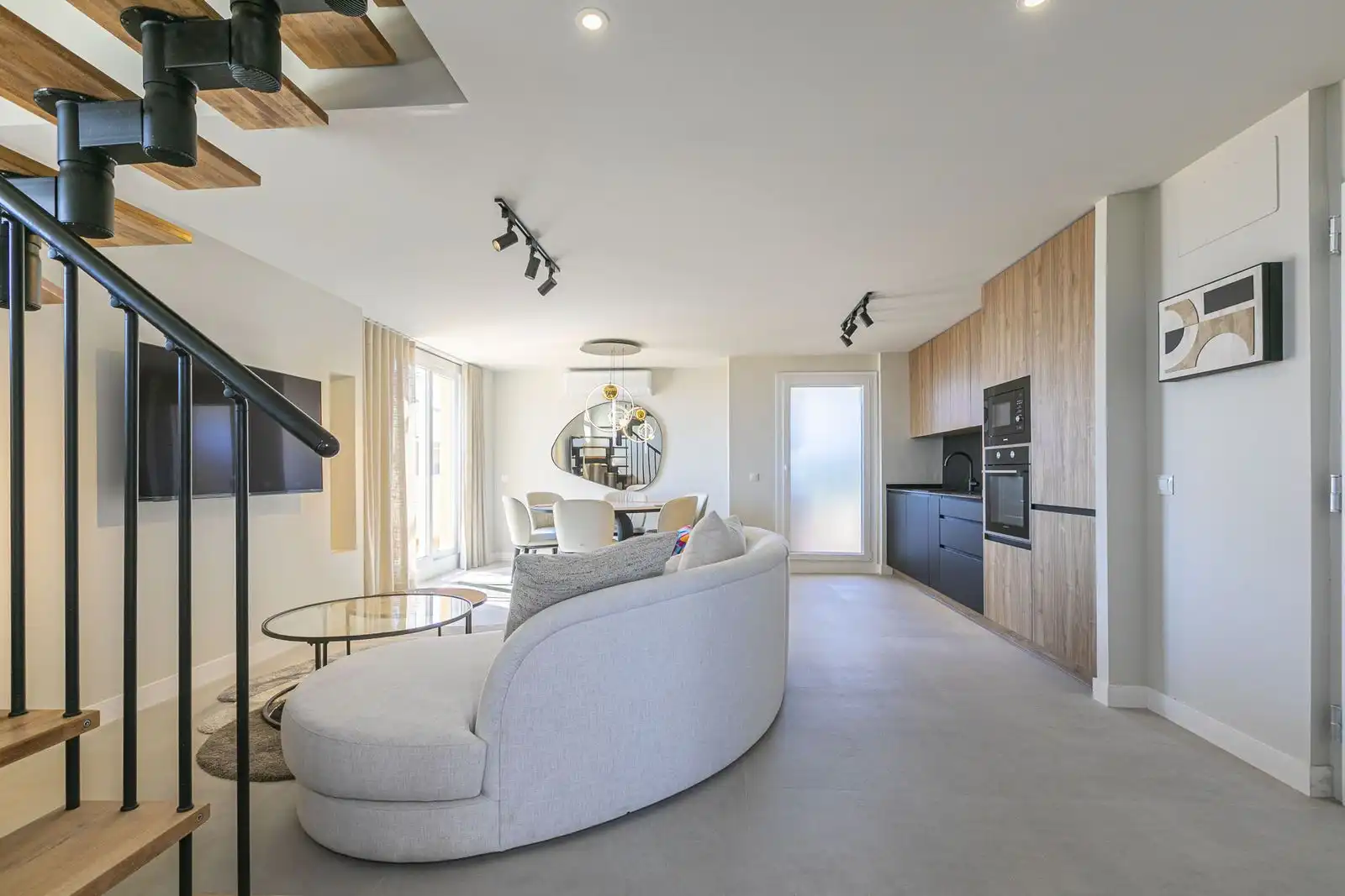 Wohnzimmer von Maisonette zum Verkauf in Marbella mit Klimaanlage, Terrasse und Möbliert