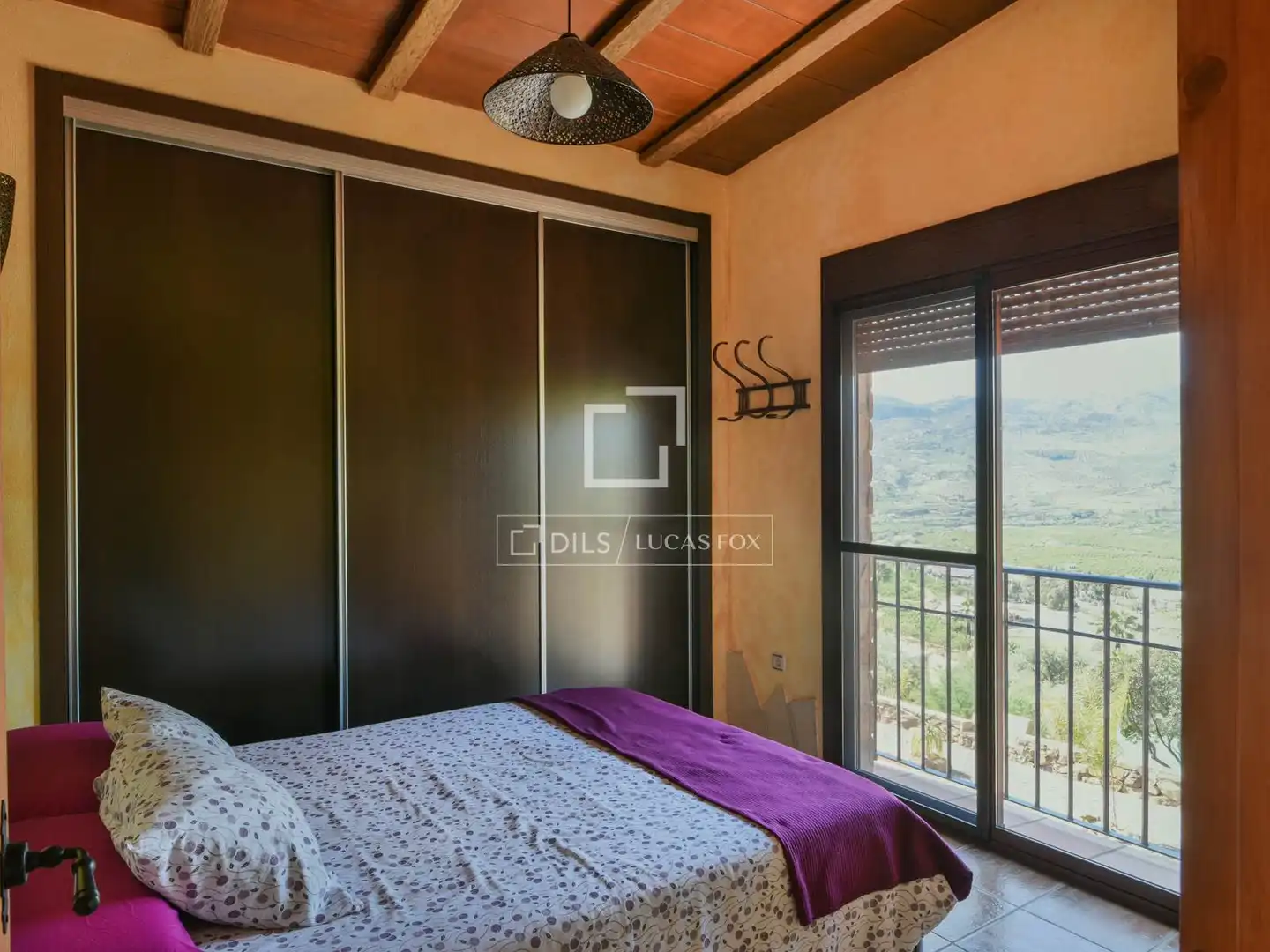 Dormitori de Finca rústica en venda en Ardales amb Aire condicionat, Terrassa i Traster
