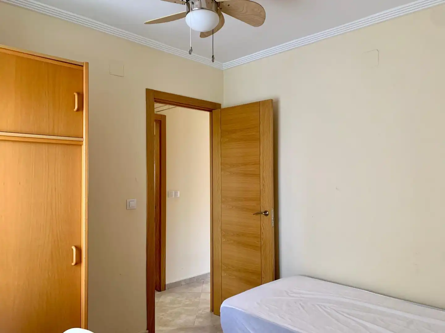 Habitación de Apartamento de alquiler en Alicante / Alacant con Terraza, Amueblado y Piscina comunitaria