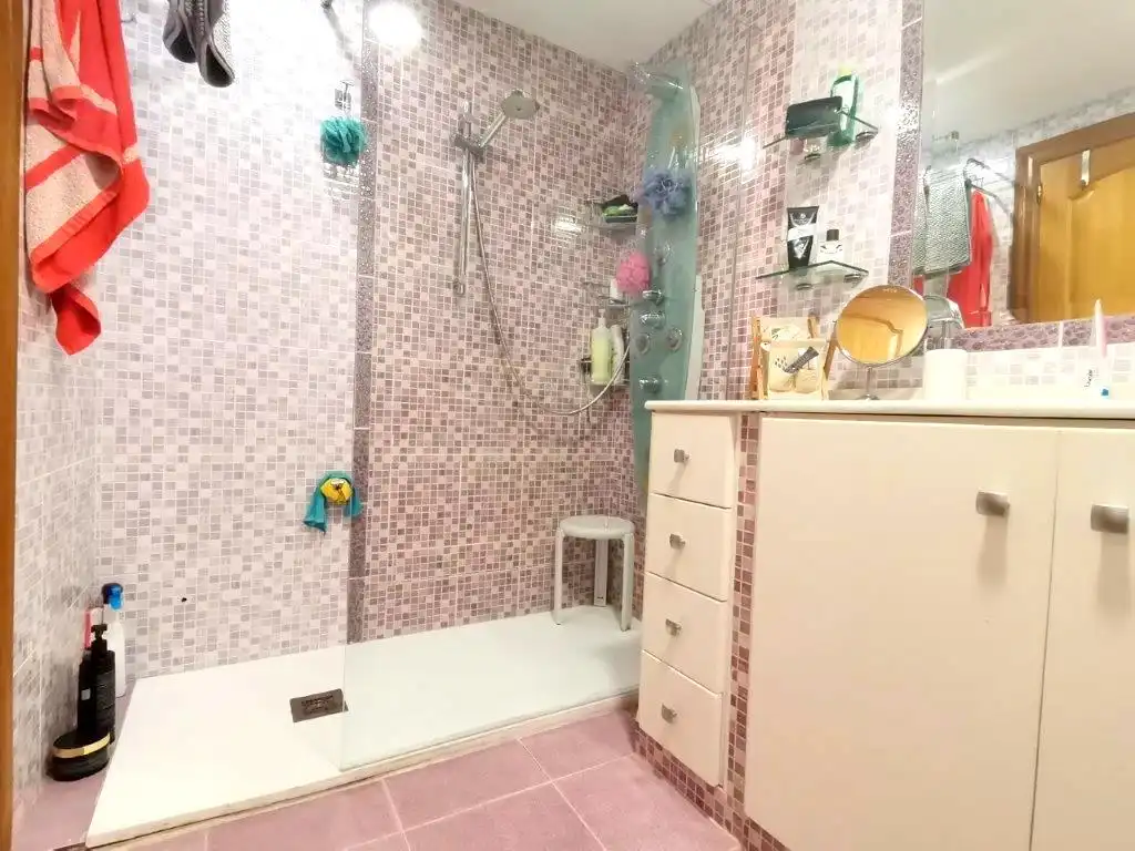 Bathroom of Flat for sale in Málaga  with Air Conditioner, Heating and Private garden