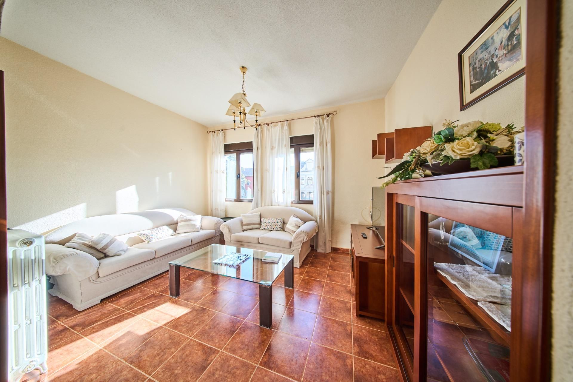 Sala d'estar de Apartament en venda en  Granada Capital amb Calefacció i Traster
