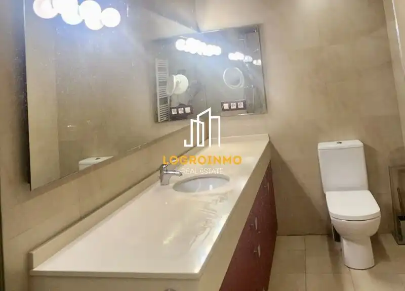 Badezimmer von Wohnung zum Verkauf in  Logroño mit Klimaanlage, Heizung und Terrasse