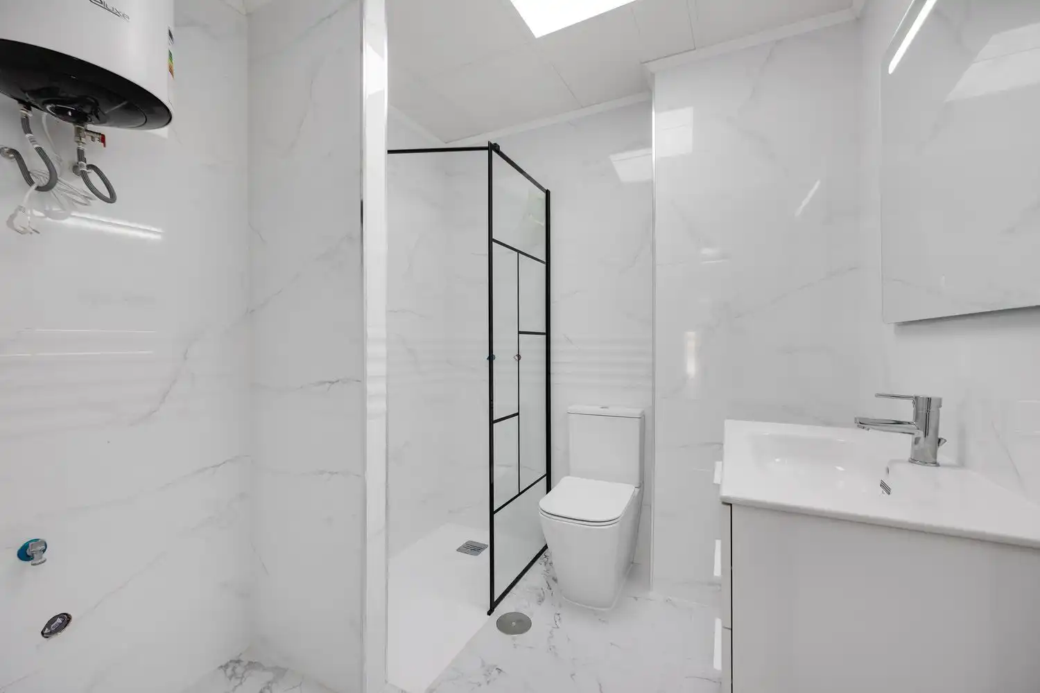 Bathroom of Flat for sale in Torrevieja  with Balcony