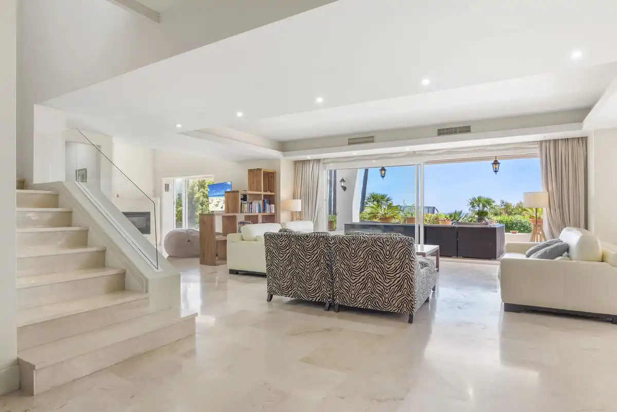 Sala de estar de Casa o chalet en venta en Manilva con Aire acondicionado, Jardín privado y Terraza