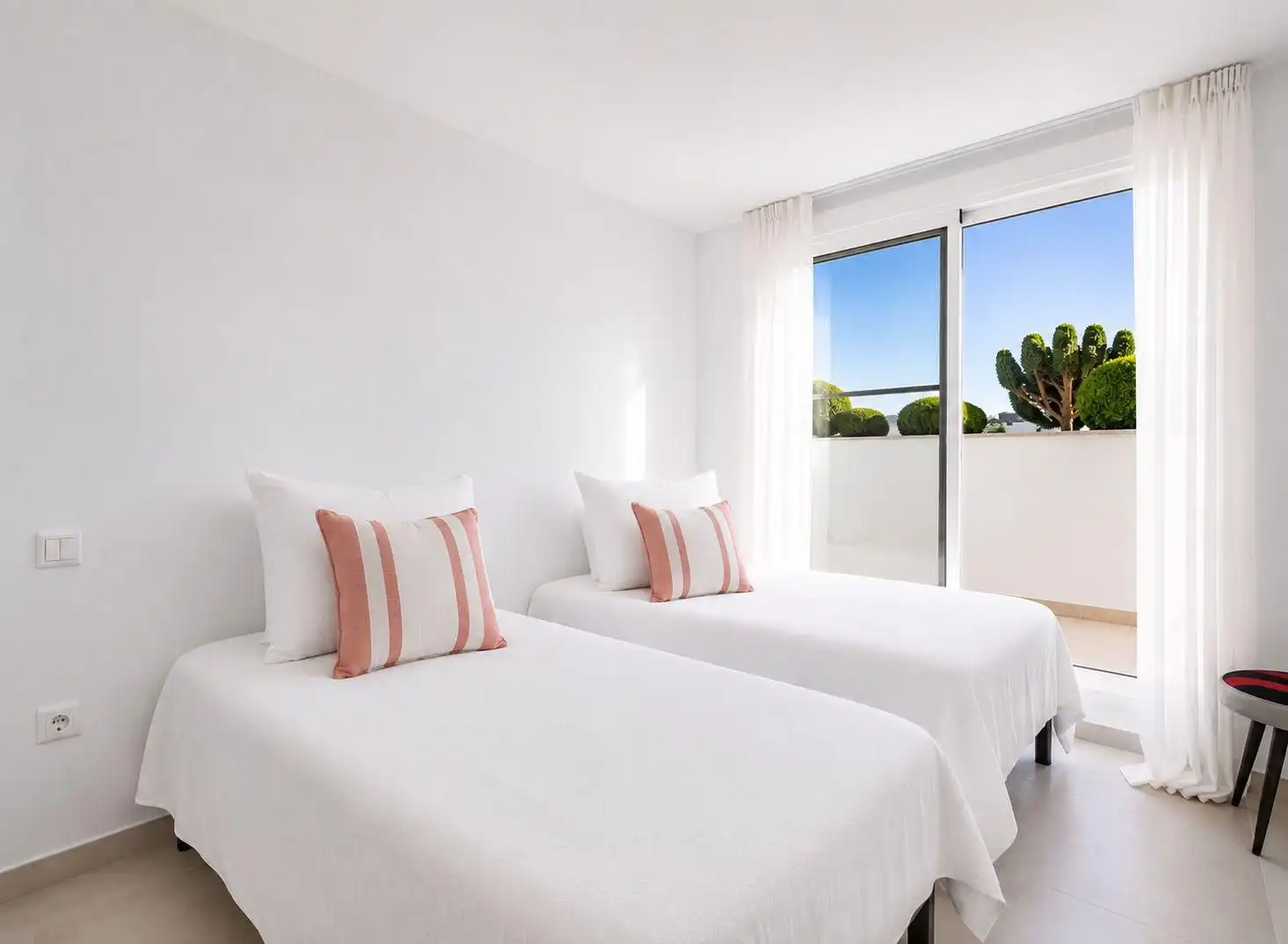 Schlafzimmer von Wohnungen zur Miete in Sotogrande mit Klimaanlage, Heizung und Terrasse