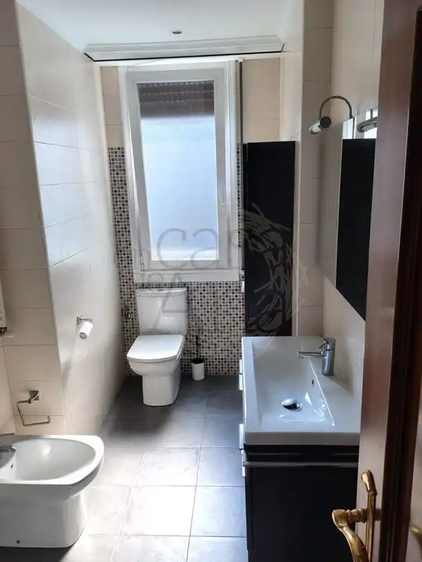 Baño de Piso en venta en Bilbao  con Calefacción y Trastero