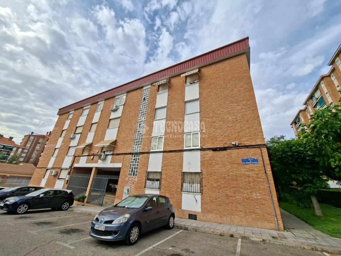 Vista exterior de Piso en venta en Guadalajara Capital con Calefacción