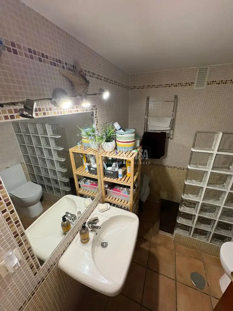 Badezimmer von Wohnung zum Verkauf in La Rinconada mit Klimaanlage und Heizung