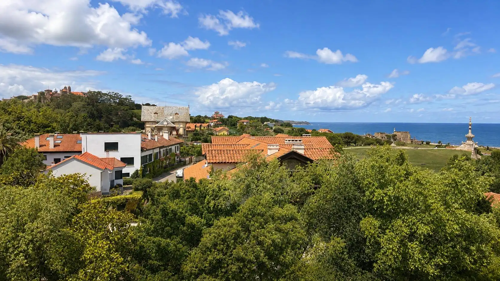 Außenansicht von Wohnung zum Verkauf in Comillas (Cantabria)