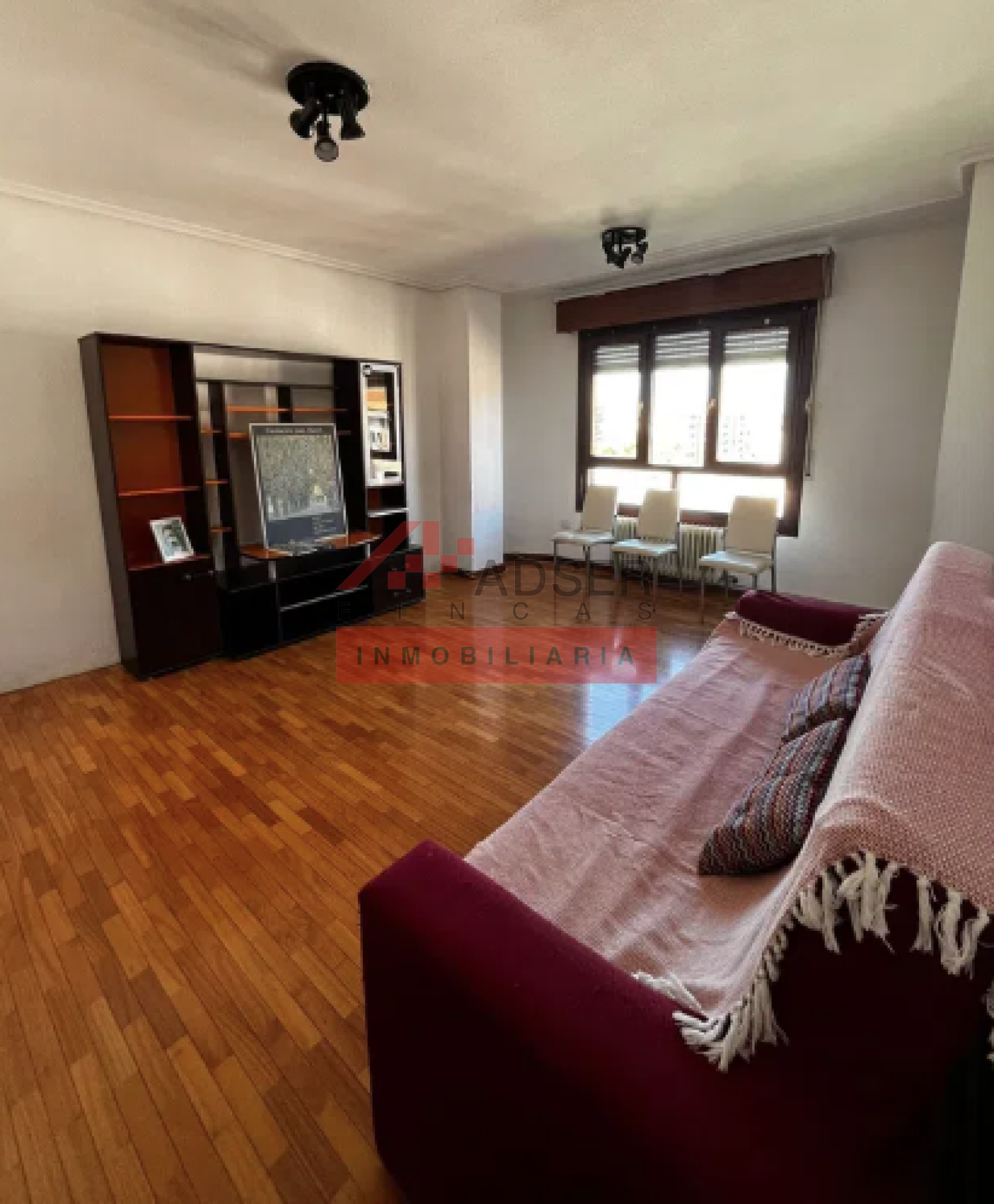 Sala de estar de Piso en venta en  Logroño con Calefacción, Parquet y Trastero