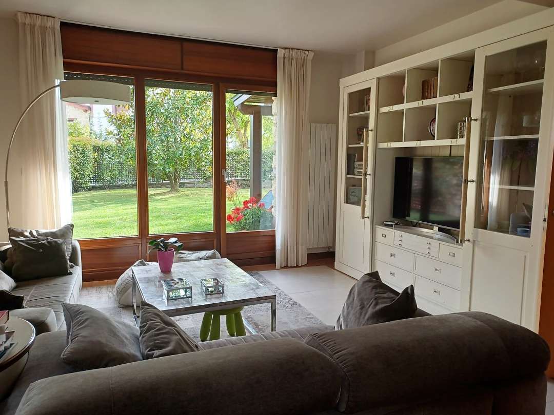 Sala de estar de Casa o chalet en venta en Vitoria - Gasteiz con Calefacción, Jardín privado y Trastero