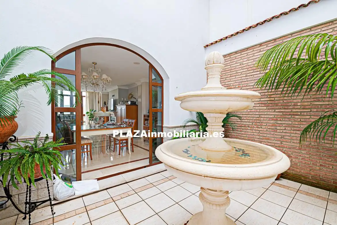 Casa o chalet en venta en Lucena con Aire acondicionado, Trastero y Piscina