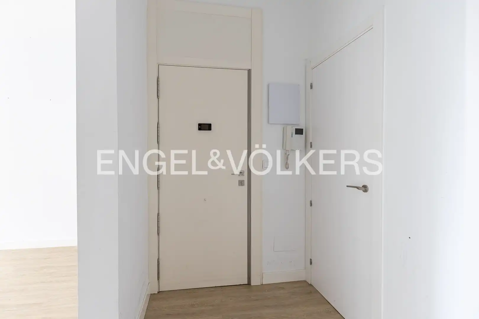 Flat for rent in Madrid  with Air Conditioner, Heating and Storage room