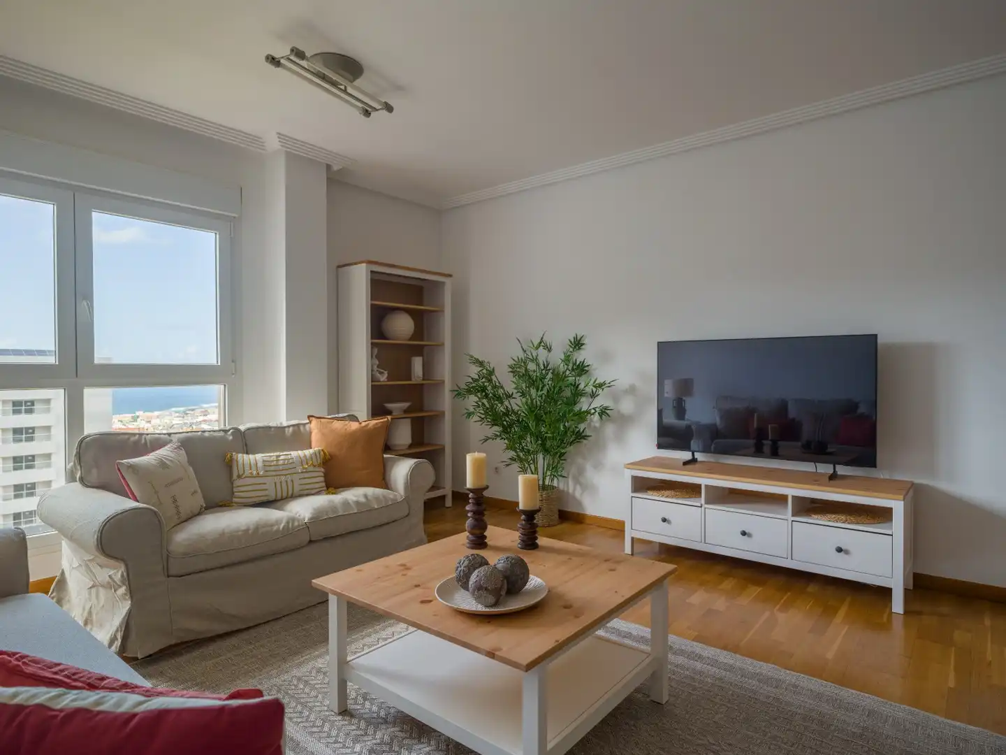 Living room of Flat for rent in Las Palmas de Gran Canaria  with Parquet flooring, Swimming Pool and Furnished