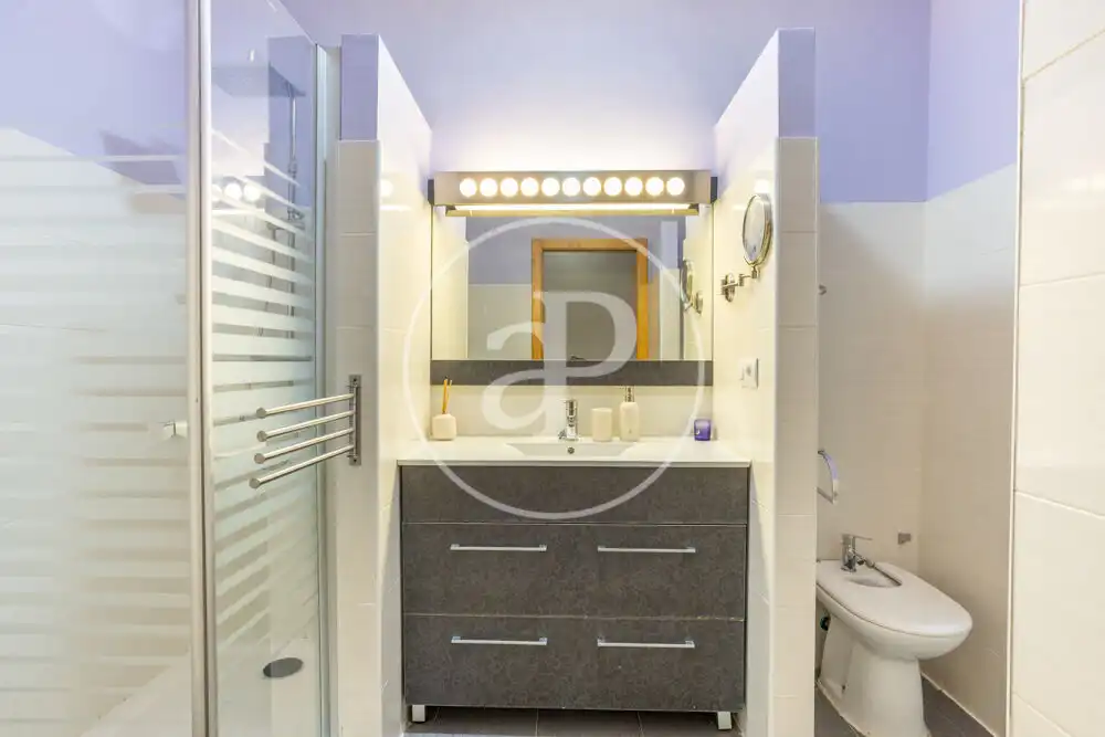 Badezimmer von Wohnung zur Miete in Valencia mit Klimaanlage, Heizung und Möbliert
