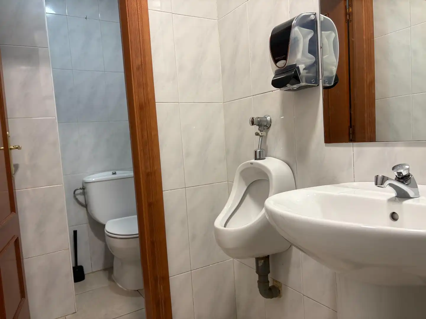 Local de lloguer a Calle de Palmira Villa González, 9, Milán - Pumarín