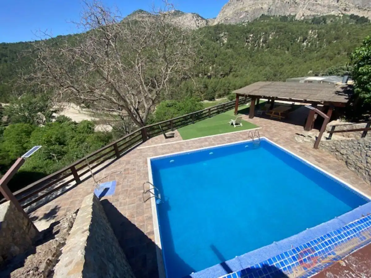 Chalet con piscina en venta en Castril, imagen 2