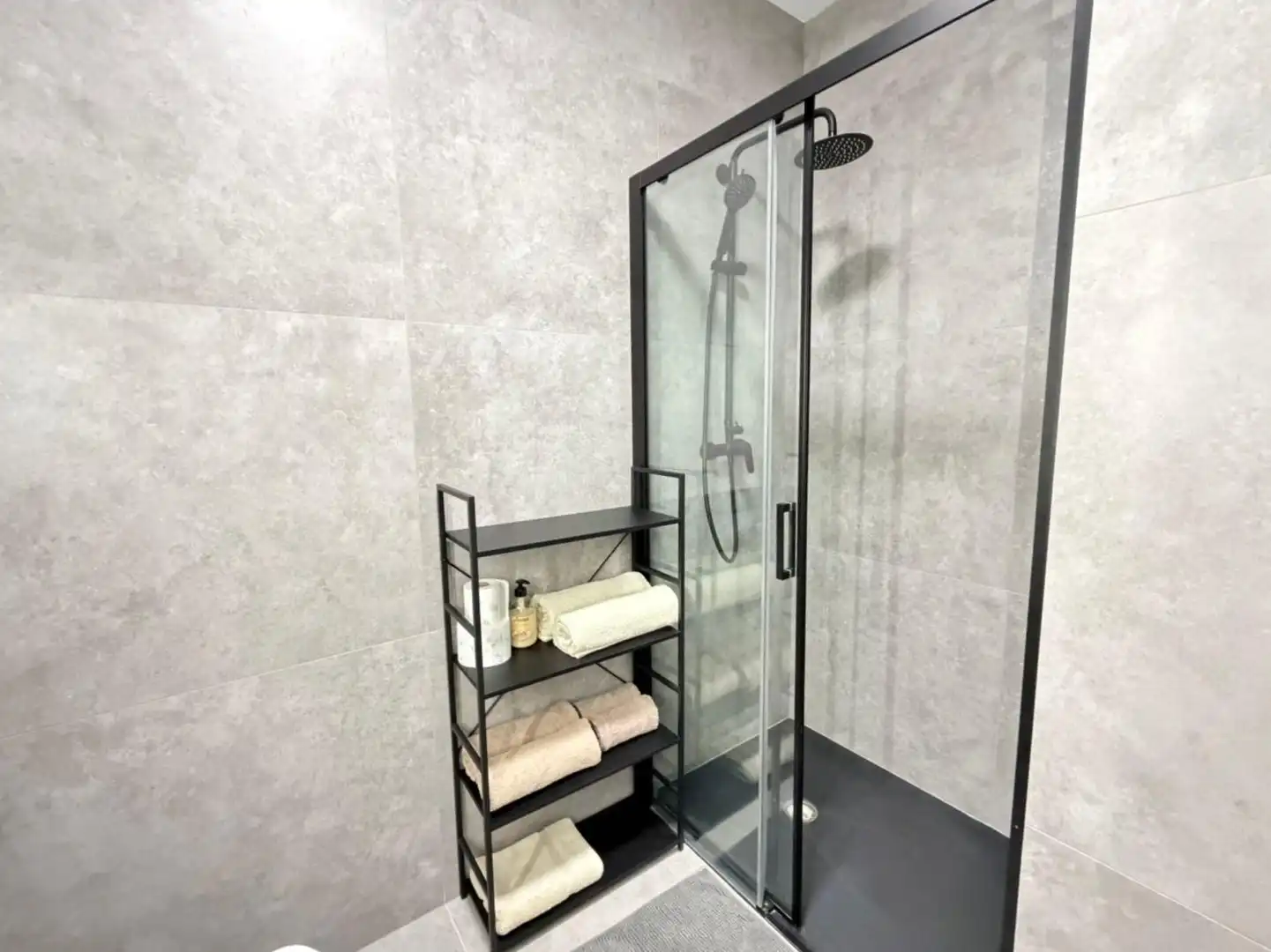 Baño de Estudio en venta en Torrevieja con Aire acondicionado, Terraza y Amueblado