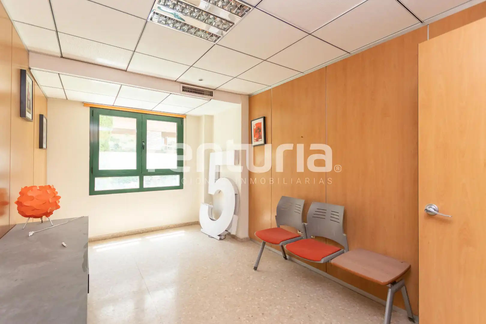Office for sale in Valencia  with Air Conditioner