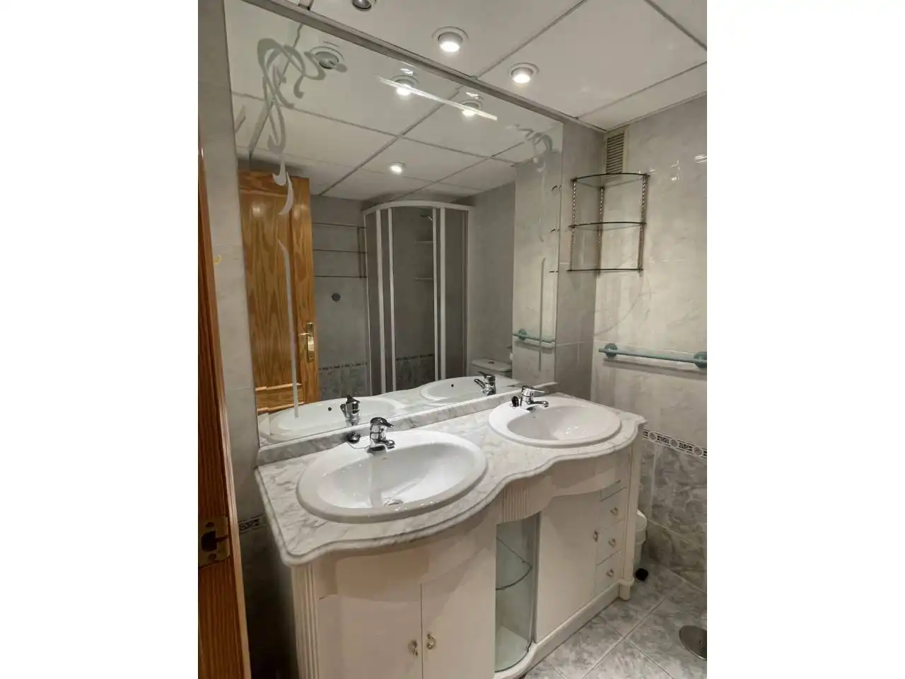 Bathroom of Flat for rent in El Campello  with Air Conditioner, Heating and Alarm