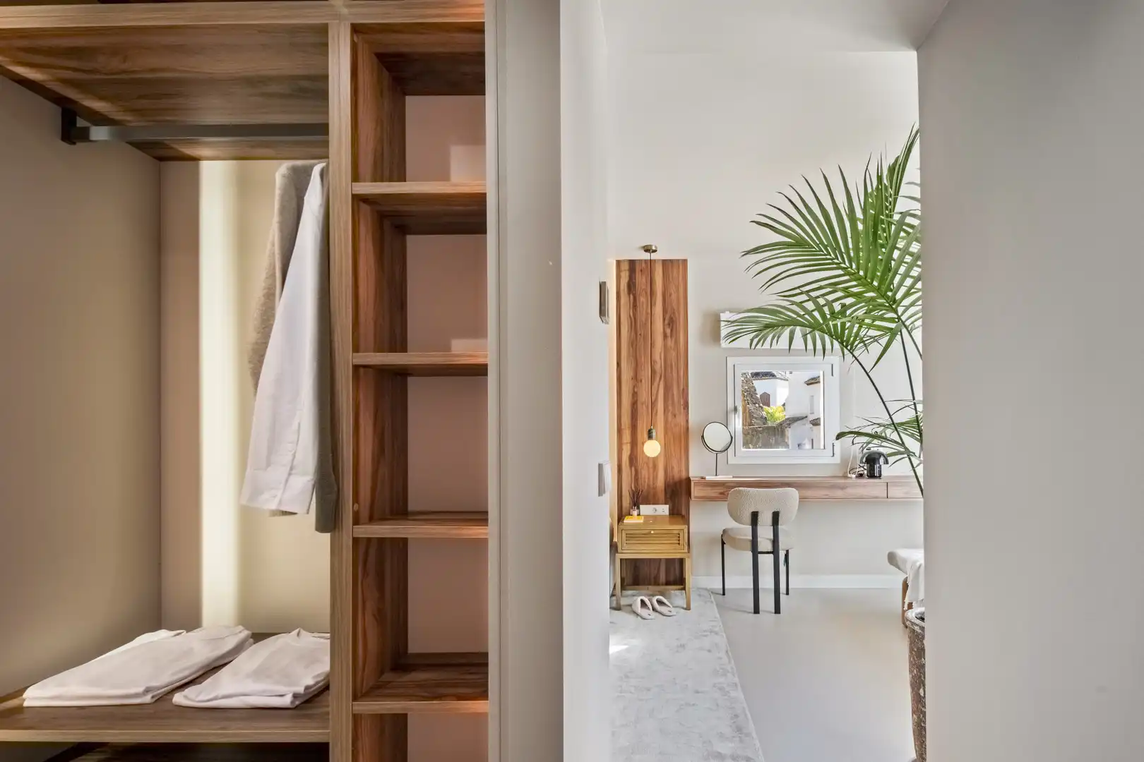 Bedroom of Apartments for sale in Benahavís  with Air Conditioner, Terrace and Swimming Pool