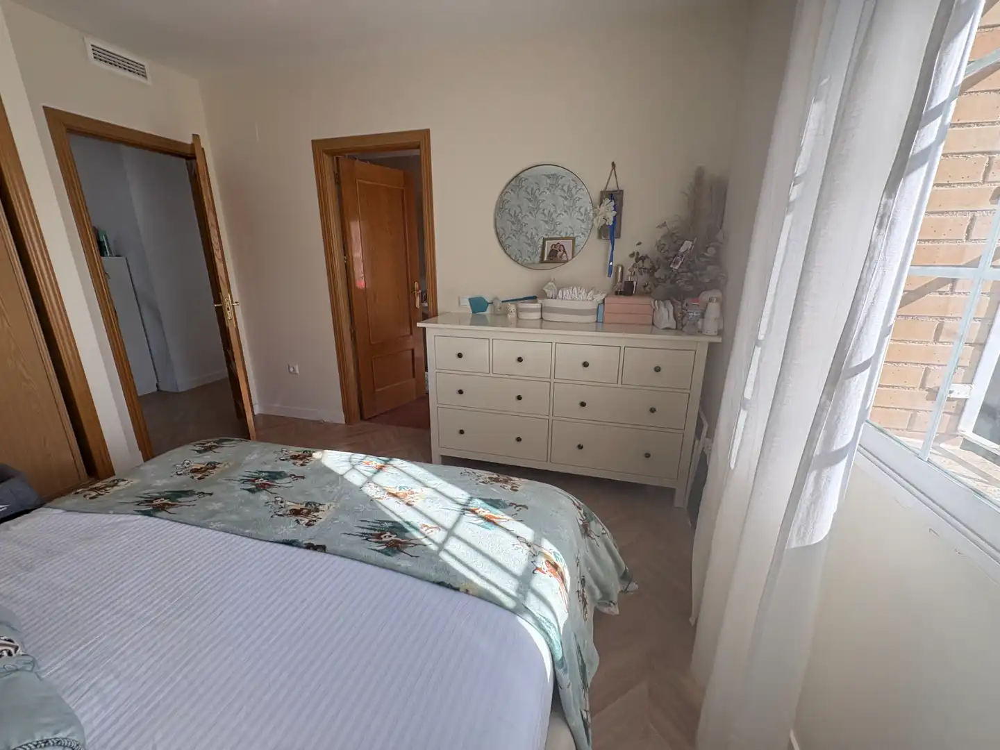 Bedroom of Houses for sale in El Viso de San Juan  with Air Conditioner, Private garden and Parquet flooring