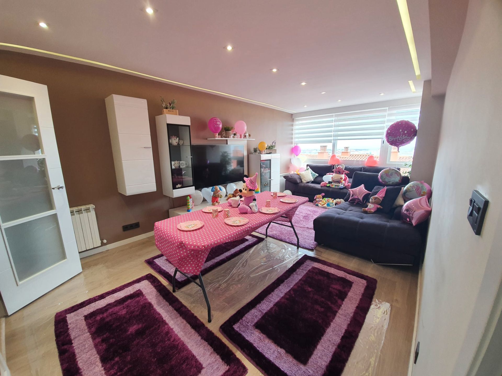 Living room of Flat for sale in Vigo   with Heating, Parquet flooring and Furnished