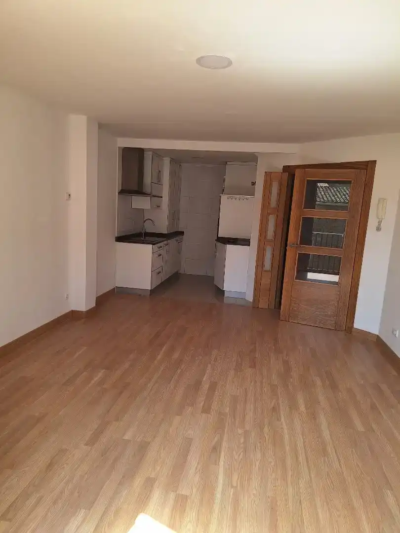 Kitchen of Flat for sale in Artajona  with Parquet flooring, Storage room and Oven